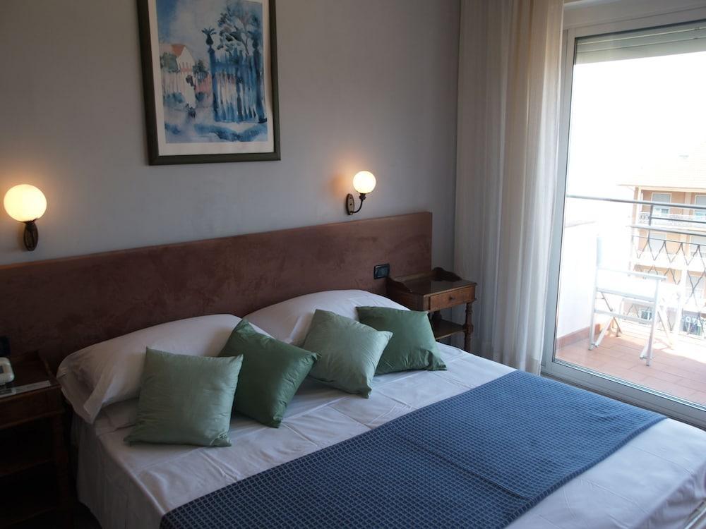 Hotel Moresco Diano Marina Exterior photo