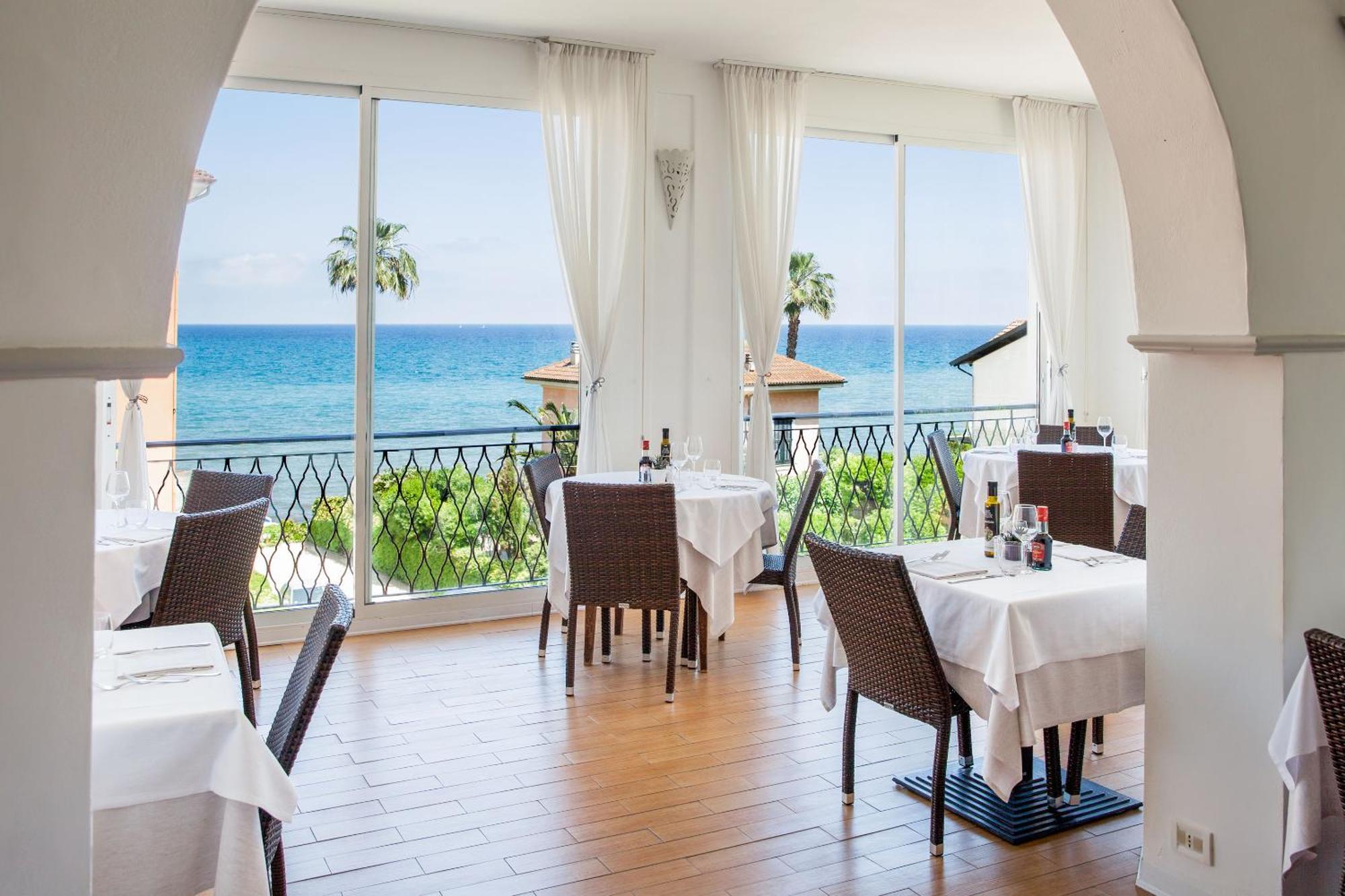 Hotel Moresco Diano Marina Exterior photo