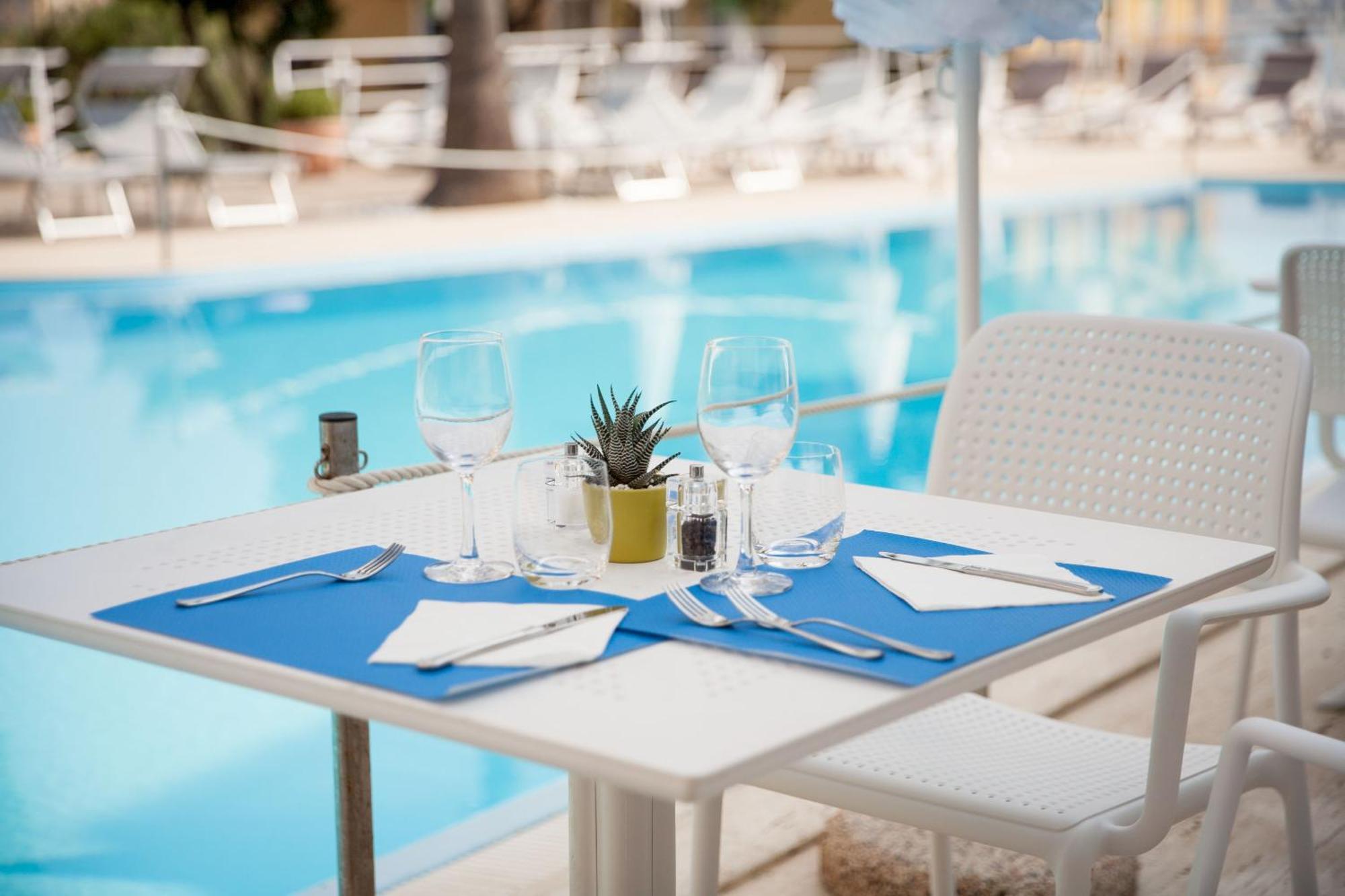 Hotel Moresco Diano Marina Exterior photo