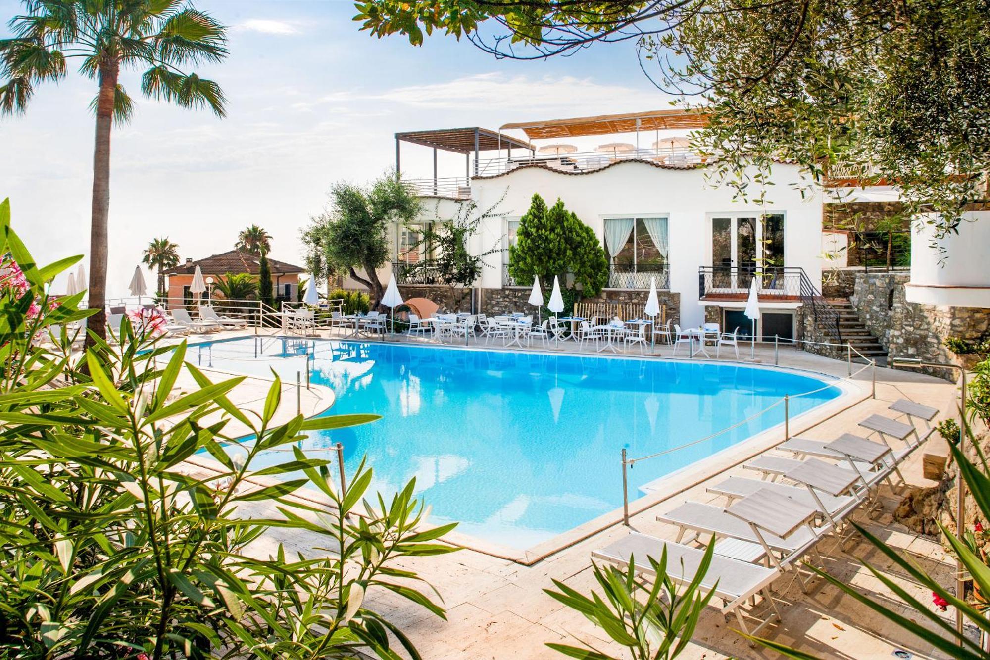 Hotel Moresco Diano Marina Exterior photo