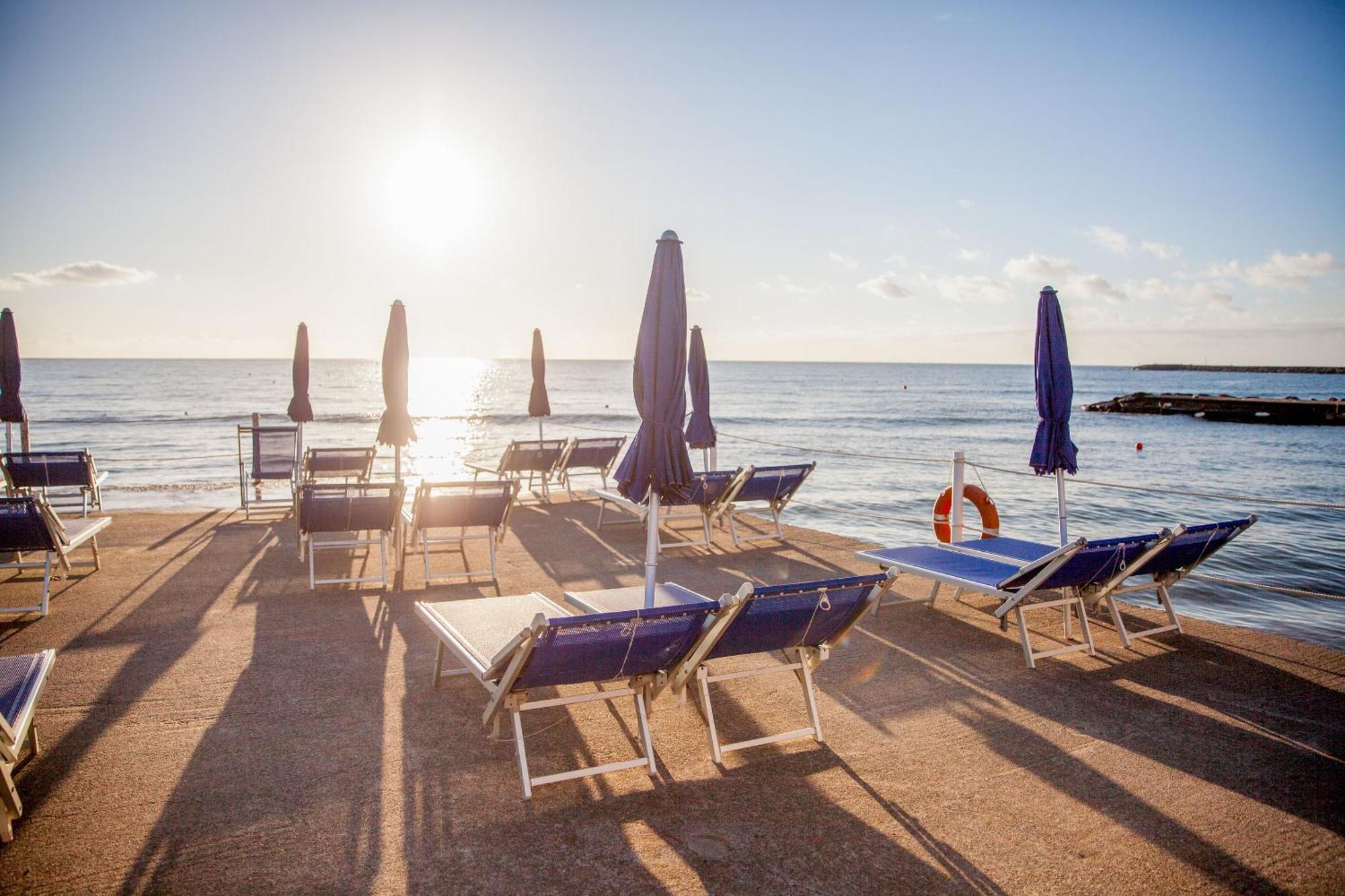 Hotel Moresco Diano Marina Exterior photo