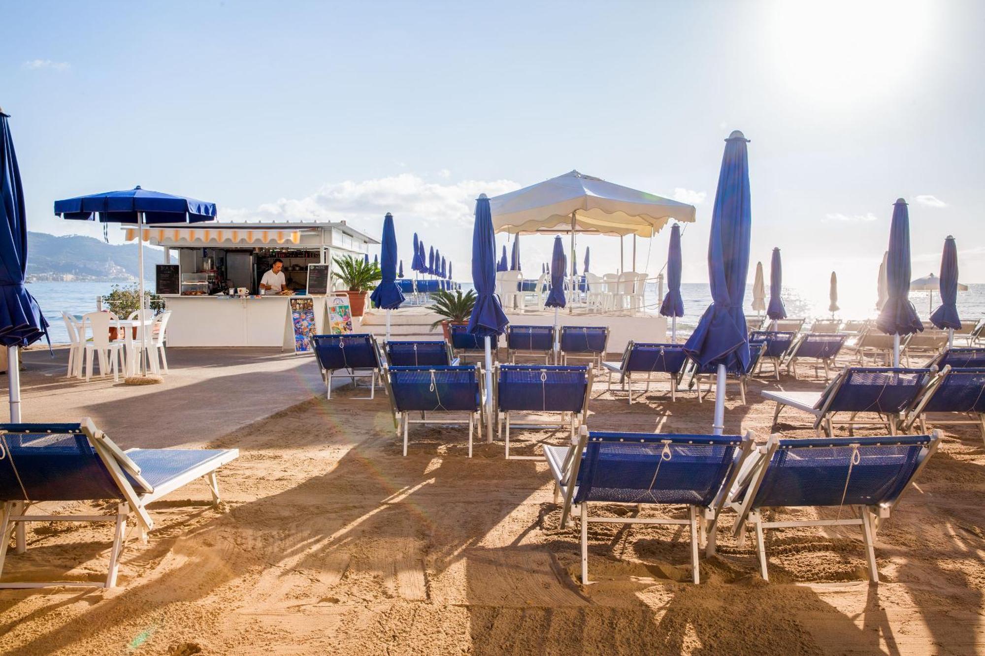 Hotel Moresco Diano Marina Exterior photo