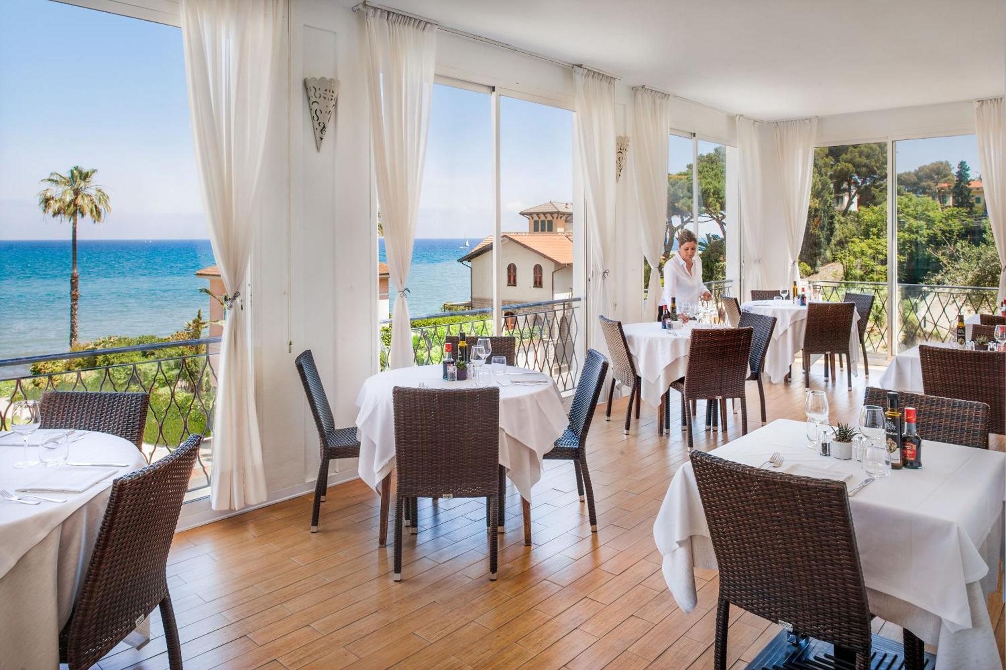 Hotel Moresco Diano Marina Exterior photo