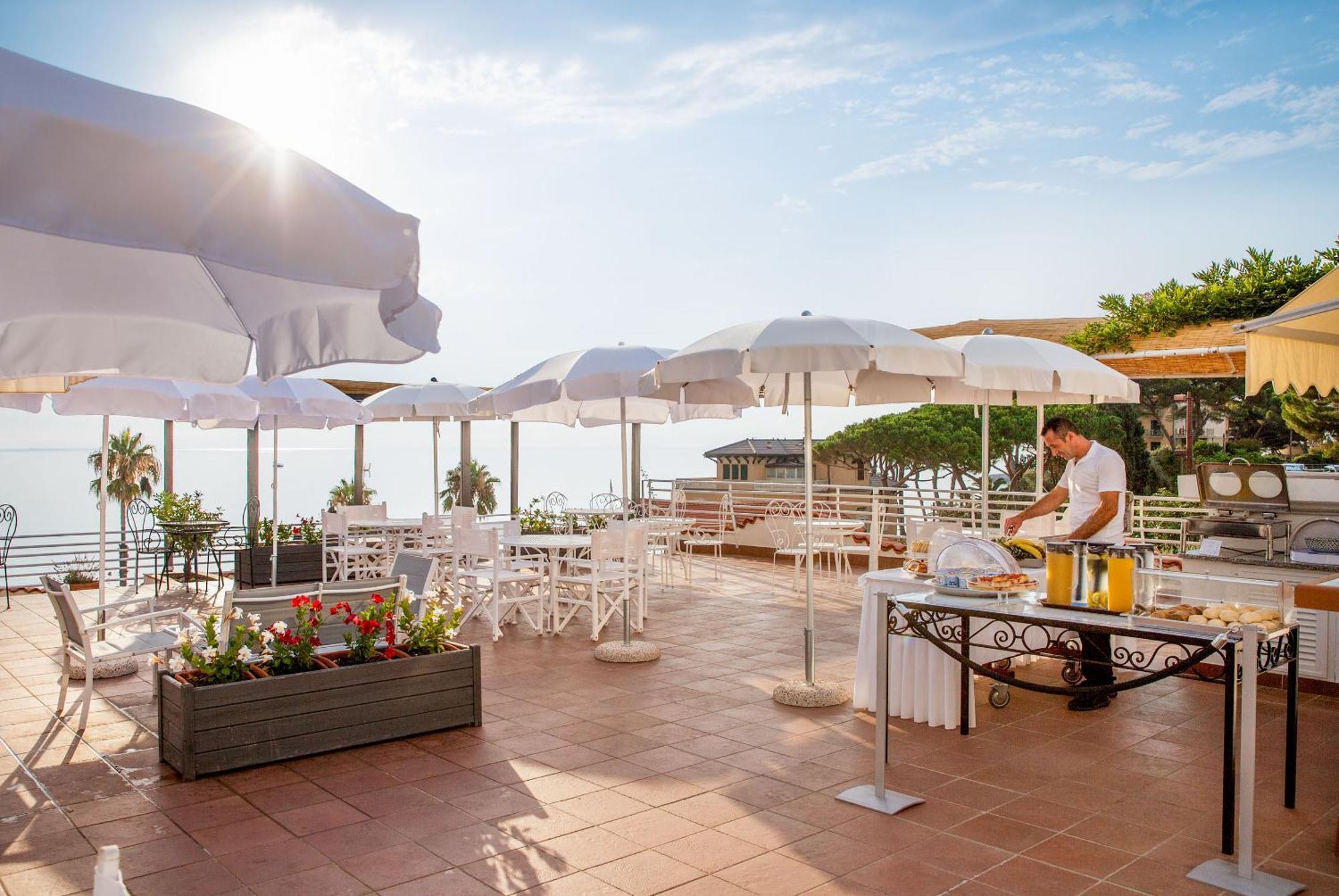Hotel Moresco Diano Marina Exterior photo