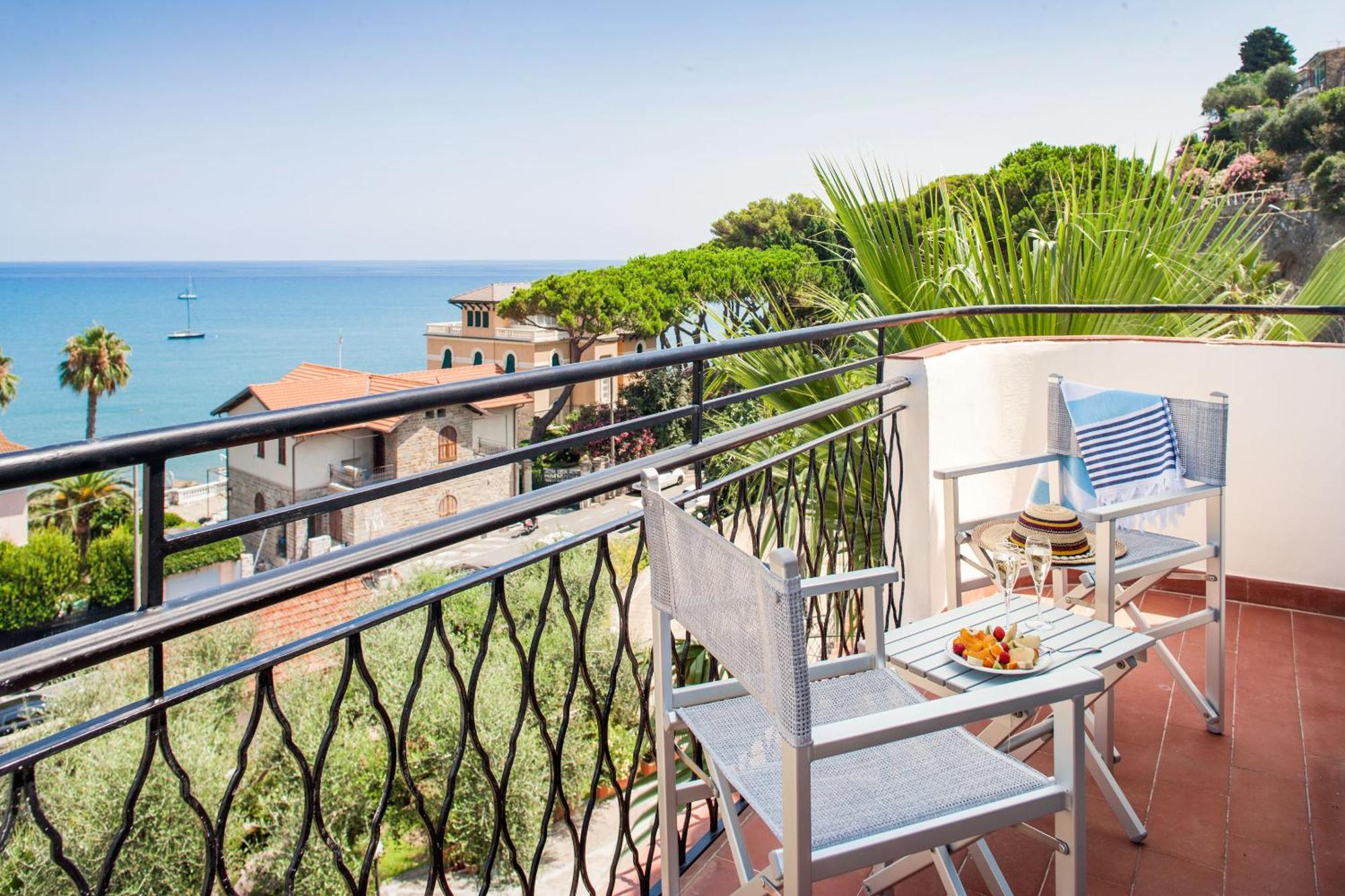 Hotel Moresco Diano Marina Exterior photo