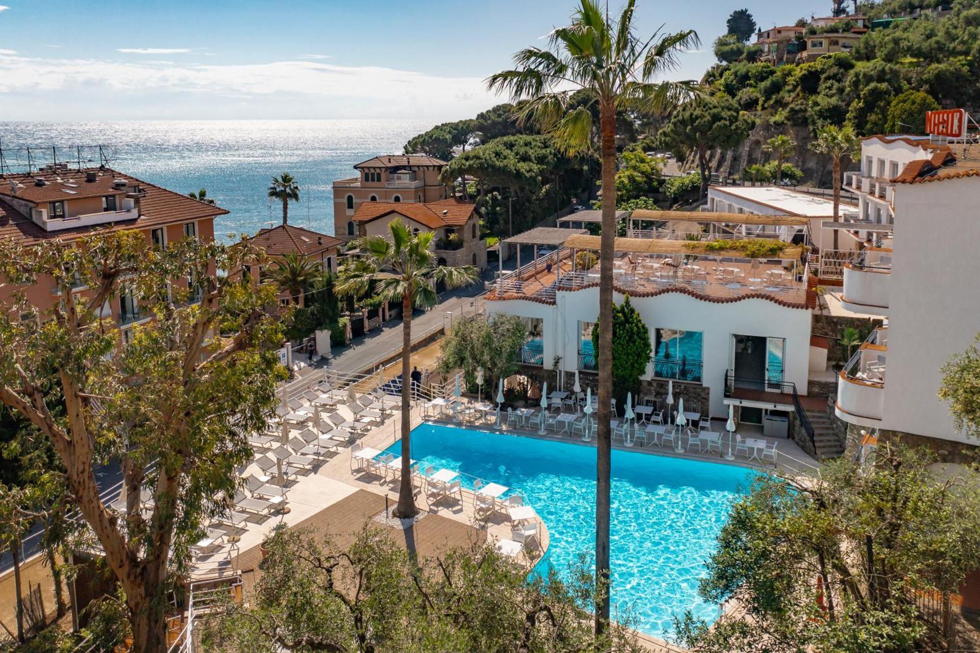 Hotel Moresco Diano Marina Exterior photo